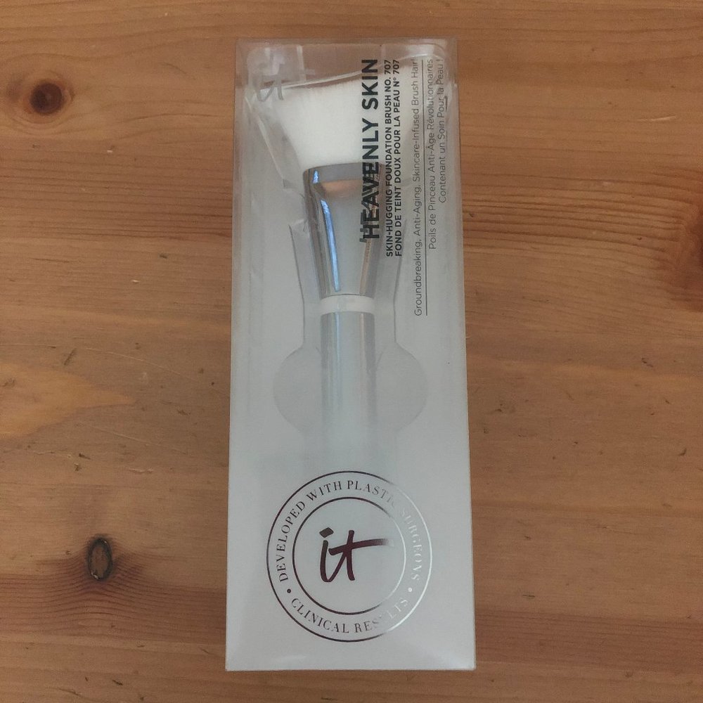 it cosmetics HEAVENLY SKIN Foundation Brush #707